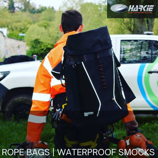 Harkie offer a range of products designed to meet the needs of every discerning tree surgeon - ensuring functionality, durability and protection.  @jamie_salisbury is wearing the Forestry II smock & carrying the new SENTRY rope bag.  🌧️👌⭐️  #harkie #harkieglobal #harkiesmock #rope #arblife #arboriculture #arbgear #climbing #treesurgeon #arboristsofinstagram #arborist #forestry #treeclimber #treesurgery #climbingarborist #arboristgear #treecare #waterproof #waterproofclothing #ppe #outdoorclothing