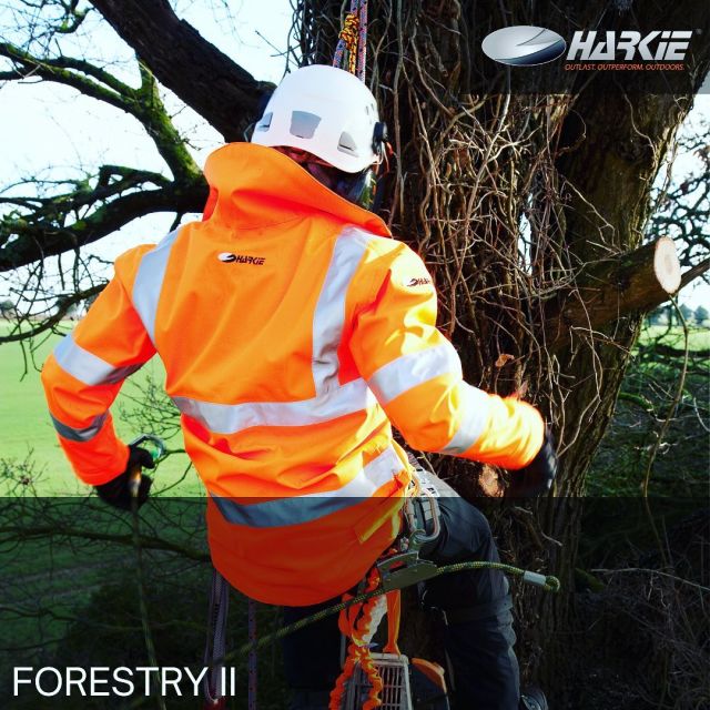 The Forestry II is an old favourite, due to its simple, no fuss design plus:
🌧️extreme waterproofness
☁️very light fabric
💪high durability  Click on the link in our bio for more information 😊  #harkie #harkieglobal #harkiesmock #arblife #arboriculture #arbgear #climbing #treesurgeon #arboristsofinstagram #arborist #forestry #treeclimber #treesurgery #climbingarborist #arboristgear #treecare #waterproof #waterproofclothing #ppe #outdoorclothing