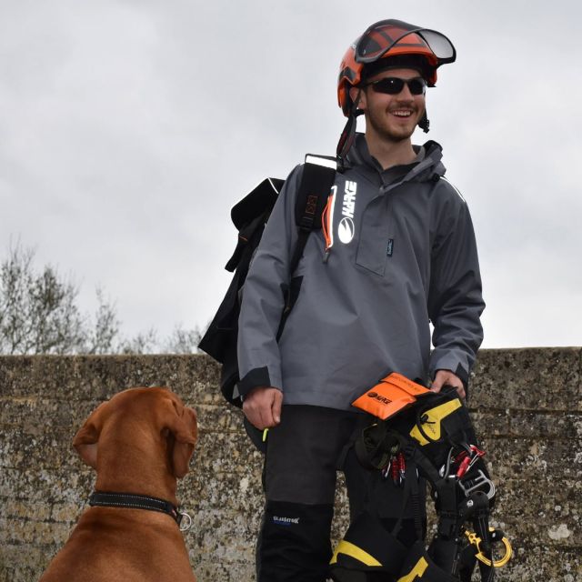 Looking for a new arb smock that keeps you dry, is durable & looks good? 😎  Try the DEFIANCE…  🔗For a list of features hit the link in our bio  #harkie #harkieglobal #harkiesmock #rope #arblife #arboriculture #arbgear #climbing #treesurgeon #arboristsofinstagram #arborist #forestry #treesurgery climbingarborist #arboristgear #waterproof #waterproofclothing #ppe #outdoorclothing
