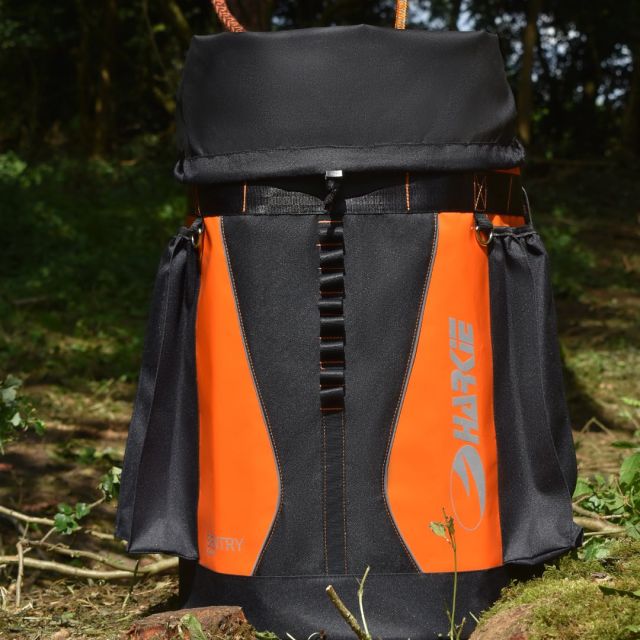 The SENTRY rope bag is also available in orange/black 🧡  The SENTRY is durable, stylish, & features two internal compartments, allowing independent storage of two ropes.  Available in two sizes.  🔗Hit the link in our bio to find out more.  #harkie #harkieglobal #rope #arblife #arboriculture #arbgear #climbing #treesurgeon #arboristsofinstagram #arborist #forestry #treesurgery #climbingarborist #arboristgear