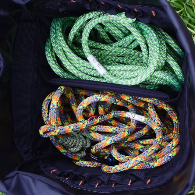 One of the SENTRY rope bags best features is the two internal compartments- allowing you to store two ropes independently 👌✨  🔗Click on the link in our bio to find out more  #harkie #harkieglobal #rope #arblife #arboriculture #arbgear #climbing #treesurgeon #arboristsofinstagram #arborist #forestry #treesurgery #climbingarborist #arboristgear