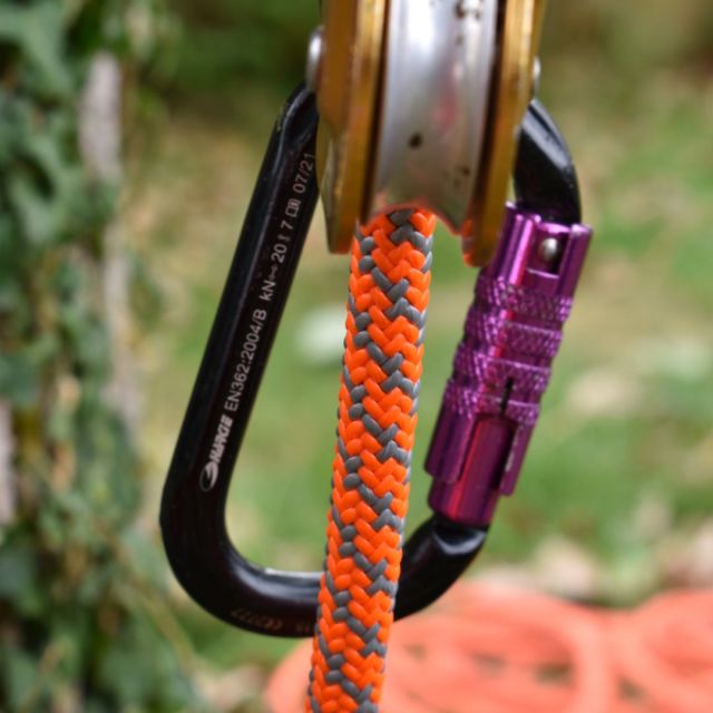 For kit that performs AND stands out💜🧡  The sleek Trojan 11.7mm is a great option for a climbing rope - works well with all your favourite devices  The Purple oval karabiner is durable & easy to use  🔗 Browse through our climbing equipment by hitting the link in our bio  #harkie #harkieglobal #rope #arblife #arboriculture #arbgear #climbing #treesurgeon #arboristsofinstagram #arborist #forestry #treesurgery #climbingarborist #arboristgear #karabiner #carabiner