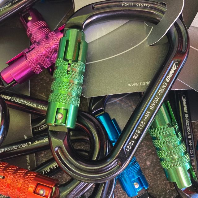 Our HMS & oval karabiners are available in emerald green 🍀 royal purple 💜 vivid orange 🍊 & azure blue 🦋  Great choice for colour coding ops!  🔗 Hit the link in our bio for more information  #harkie #harkieglobal #rope #arblife #arboriculture #arbgear #climbing #treesurgeon #arboristsofinstagram #arborist #forestry #treeclimber #treesurgery #treecare #ppe #treeremoval #treepeople #outdoorlifestyle