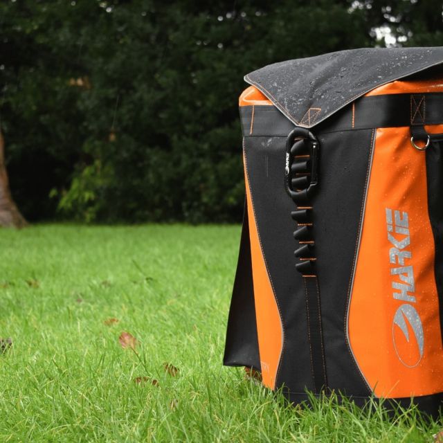 If you're looking for a high-end rope bag, 'packed full' with practical and innovative features, check out the SENTRY. 😍  Arborists love the dual compartments of the SENTRY, ensuring separate rope storage for efficient organisation, time-saving and ease.  🔗Read more by hitting the link in our bio or contact your local Harkie dealer.  #harkie #harkieglobal #rope #arborist #arboristsofinstagram #arboriculture #forestry #treesurgeon #treesurgery #treeclimber #treecutting #climbing #treecare #outdoorlifestyle #arbgear #arblife