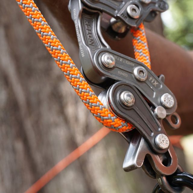 The Trojan is our most popular rope. Try it out & you’ll see why 🤩✨  🔗 Hit the link in our bio for a description  #harkie #harkieglobal #rope #arblife #arboriculture #arbgear #climbing #treesurgeon #arboristsofinstagram #arborist #forestry #treeclimber #treesurgery #treecare