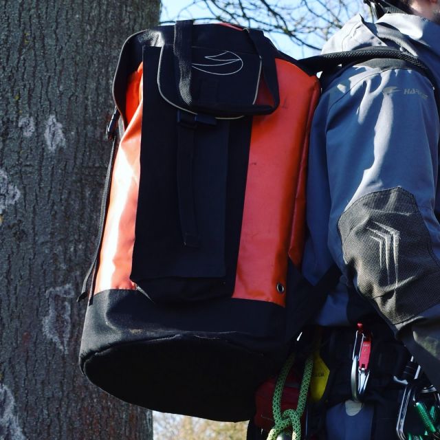 Check out our range of Harkie rope bags - the Hero, the Champion & the latest addition the Sentry. All built with practicality and durability in mind.  🔗 Hit the link in our bio for more information  #harkie #harkieglobal #harkiesmock #rope #arblife #arboriculture #arbgear #climbing #treesurgeon #arboristsofinstagram #arborist #forestry #treesurgery #climbingarborist #arboristgear #waterproof #waterproofclothing #ppe #outdoorclothing