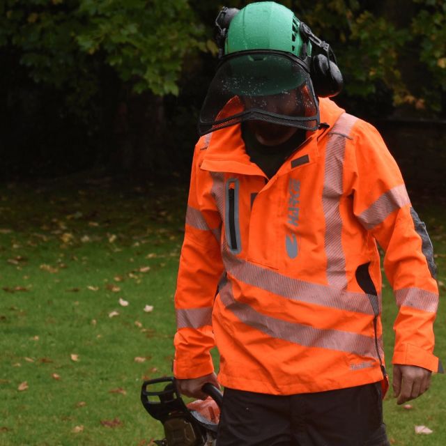 Come rain or shine, the DEFIANCE keeps you dry.  💧☀️⛅️  🔗 Find out more by clicking the link in our bio  #harkie #harkieglobal #rope #arblife #arboriculture #arbgear #climbing #treesurgeon #arboristsofinstagram #arborist #forestry #treeclimber #treesurgery #treecare #waterproof #waterproofclothing #ppe #outdoorclothing #treeremoval #treepeople #outdoorlifestyle