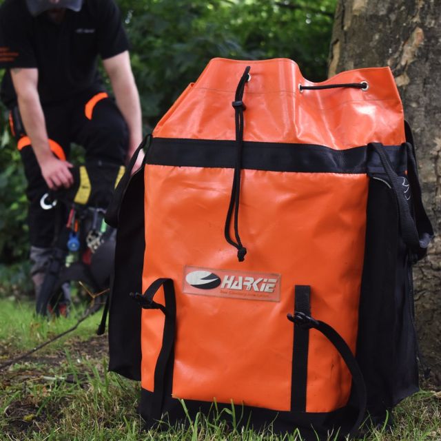 Looking for a new rope bag?  Try the Champion for functionality & durability 😎👊  🔗 Browse our selection of rope bags by hitting the link in our bio  #harkie #harkieglobal #ropebag #arblife #arboriculture #arbgear #climbing #treesurgeon #arboristsofinstagram #arborist #forestry #treeclimber #treesurgery #treecare #treeremoval #treepeople #outdoorlifestyle