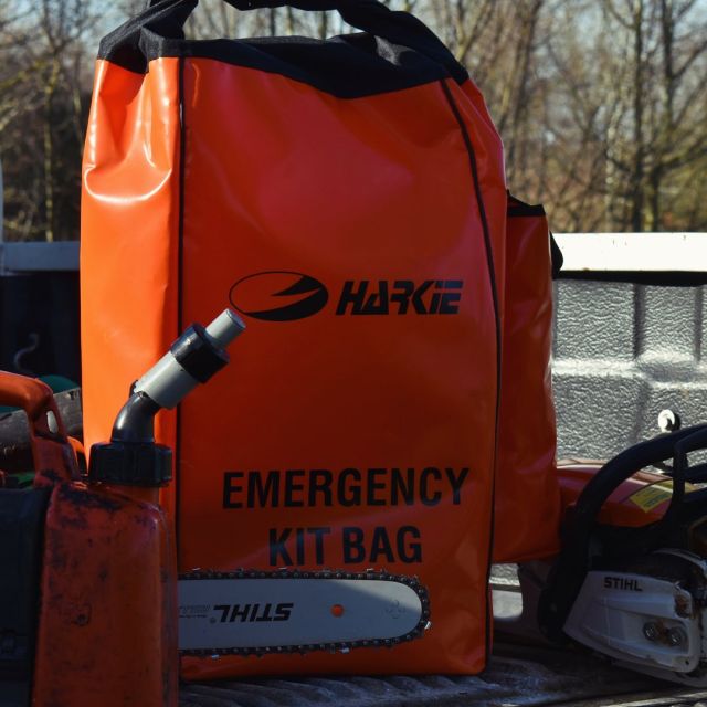 Have you got an Emergency Kit? 🚨  The solution to keeping essential equipment together, clearly identified & easily accessible in the event of an incident.  🔗 Hit the link in our bio to find out more  #harkie #harkieglobal #harkiesmock #arblife #arboriculture #arbgear #climbing #treesurgeon #arboristsofinstagram #arborist #forestry #treesurgery #climbingarborist #arboristgear #ppe