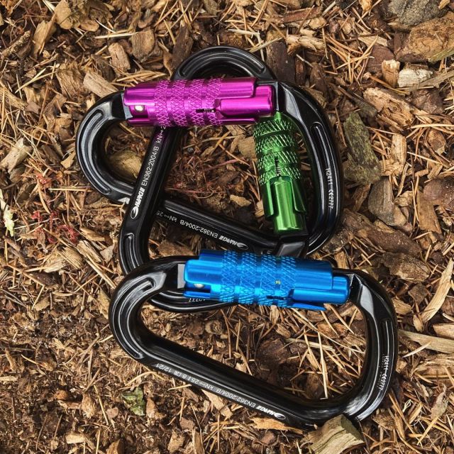 Harkie karabiners. Take your pick from 4 vibrant colours & two styles 🤩  🔗 Grab yours by hitting the link in our bio  #harkie #harkieglobal #arblife #arboriculture #arbgear #climbing #treesurgeon #arboristsofinstagram #arborist #forestry #treeclimber #treesurgery #treecare #treeremoval #treepeople #outdoorlifestyle