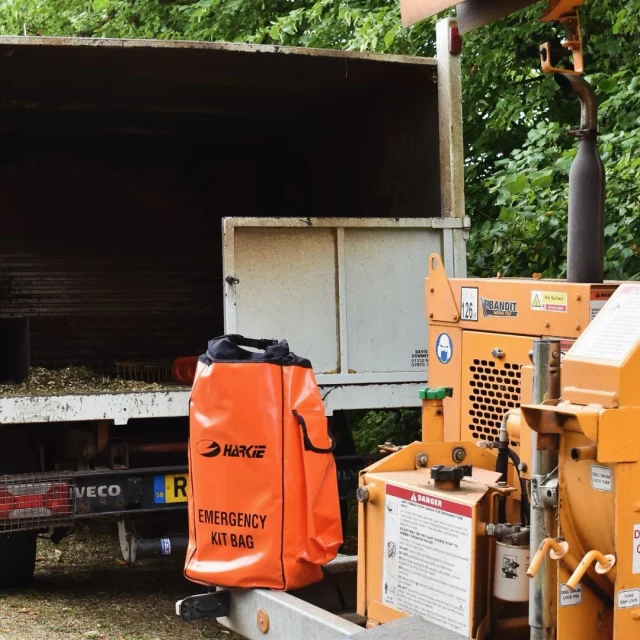 The Emergency Kit is an essential piece of kit - providing a solution to keeping essential equipment together 😅

Contains:
-20 litre Spill kit for oil & fuel 
-2kg ABC fire extinguisher 
-10 man first aid kit 

🔗 Hit the link in our bio for more information 

#harkie #harkieglobal #arblife #arboriculture #arbgear #climbing #treesurgeon #arboristsofinstagram #arborist #forestry #treesurgery #climbingarborist #arboristgear #emergencykit