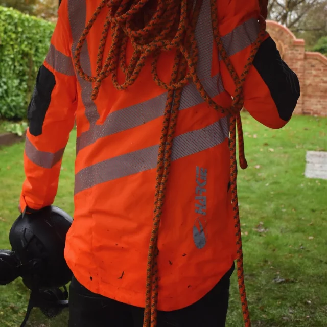 The DEFIANCE has a nice extended back to keep you dry 💧

Class 4:4 waterproofness & breathability makes the DEFIANCE a firm favourite amongst arbs, CSOs, forestry workers & other outdoor workers

🔗 Click the link in our bio to find out more 

#harkie #harkieglobal #harkiesmock #arblife #arboriculture #arbgear #climbing #treesurgeon #arboristsofinstagram #arborist #forestry #treesurgery #climbingarborist #arboristgear #waterproof #waterproofclothing #ppe