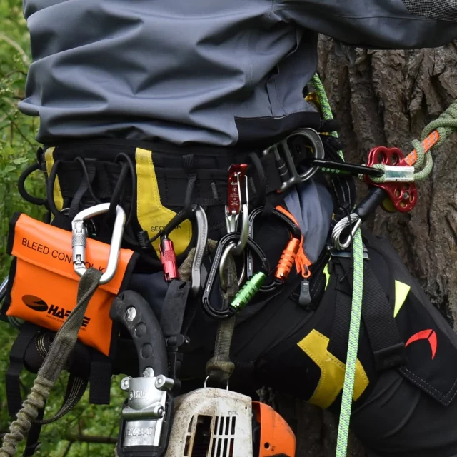 📣 Calling all chainsaw operatives 

Make sure you get kitted up with a Harkie bleed control kit. Light, durable & easily attaches to your harness or belt, it’s a must have in case of a bleed.

🔗 Explore our two types of kit & find out more by clicking on the link in our bio 

#harkie #harkieglobal #bleedcontrolkit #arblife #arboriculture #arbgear #climbing #treesurgeon #arboristsofinstagram #arborist #forestry #treesurgery #climbingarborist #arboristgear