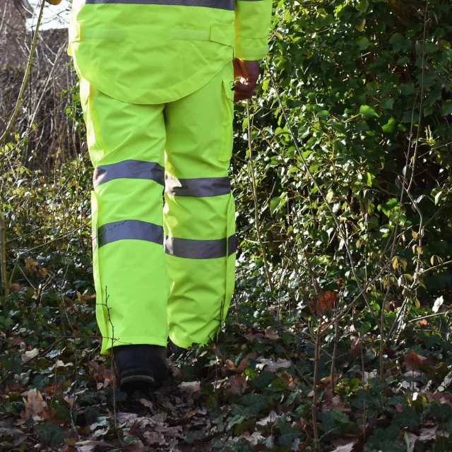 Stay nice and dry whilst you work with some Harkie waterproof trousers.

💧 Made with our tough, durable RainBlok fabric for class 4:4 waterproofness & breathability 

Also available in orange 

🔗 Find out more by clicking the link in our bio 

#harkie #harkieglobal #harkiesmock  #arblife #arboriculture #arbgear #climbing #treesurgeon #arboristsofinstagram #arborist #forestry #treesurgery #climbingarborist #arboristgear #waterproof #waterproofclothing #ppe